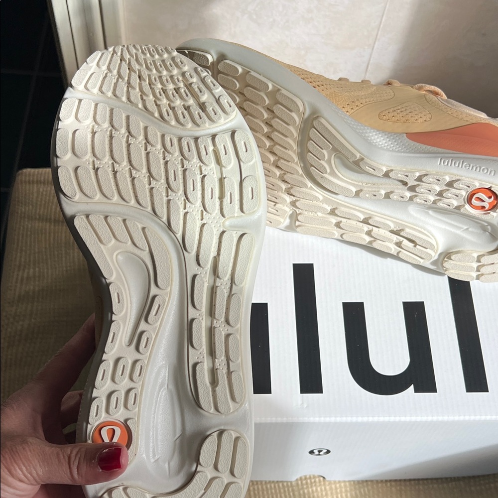 lululemon Beyondfeel running Women's Peach and White Sneakers - Picture 3 of 6